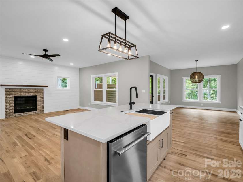 61 Laurel Lane, Black Mountain, NC 28711.  MLS# CAR4431018, YatesRealty ID 56403. 