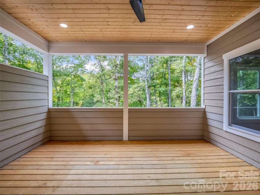 61 Laurel Lane, Black Mountain, NC 28711.  MLS# CAR4431018, YatesRealty ID 56403. 