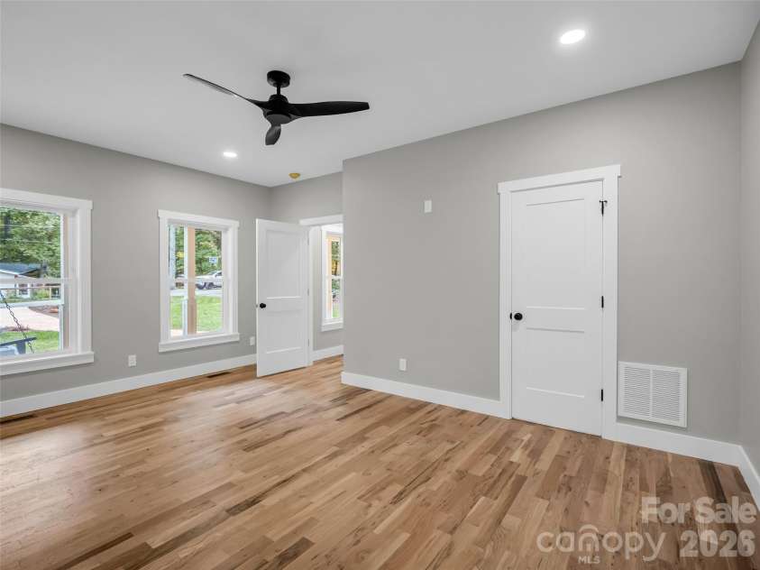 61 Laurel Lane, Black Mountain, NC 28711.  MLS# CAR4431018, YatesRealty ID 56403. 
