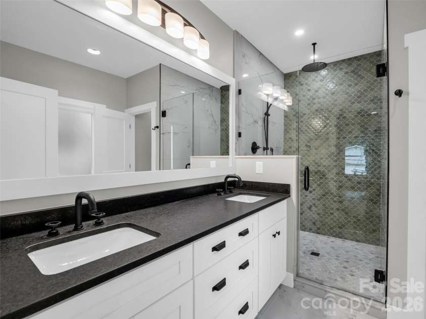 61 Laurel Lane, Black Mountain, NC 28711.  MLS# CAR4431018, YatesRealty ID 56403. 