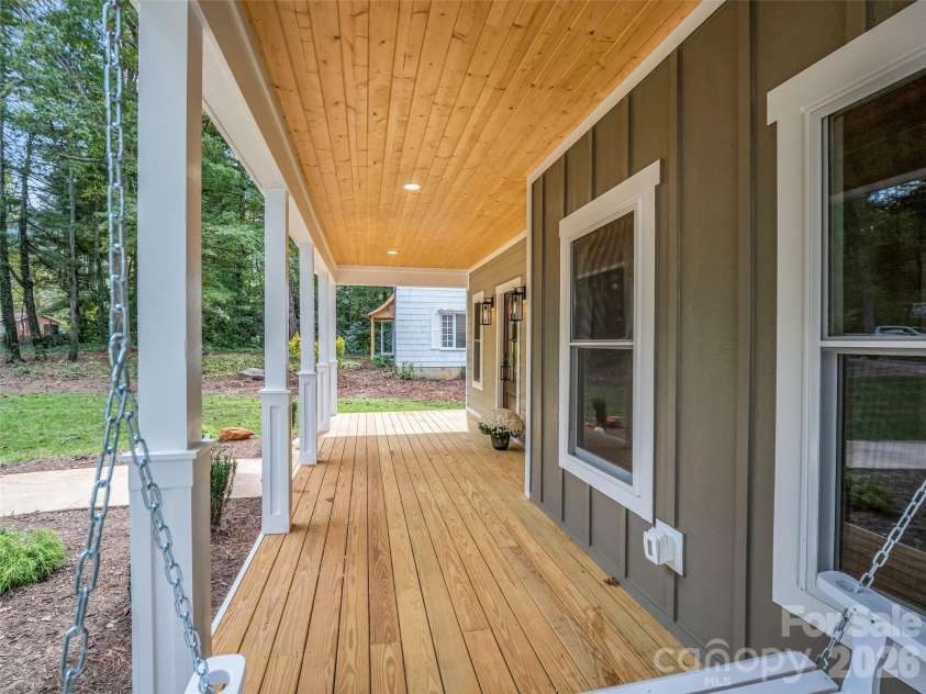 61 Laurel Lane, Black Mountain, NC 28711.  MLS# CAR4431018, YatesRealty ID 56403. 