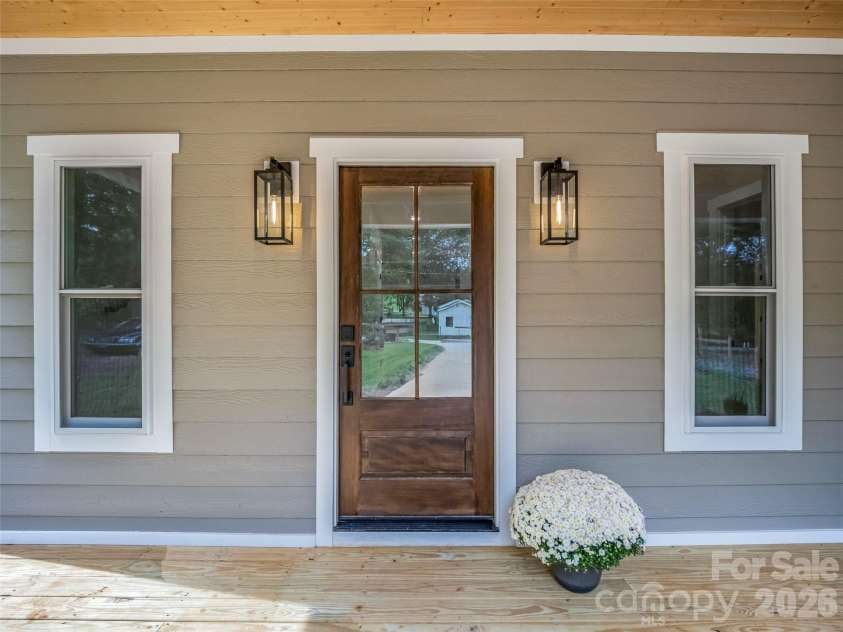 61 Laurel Lane, Black Mountain, NC 28711.  MLS# CAR4431018, YatesRealty ID 56403. 
