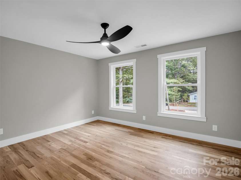 61 Laurel Lane, Black Mountain, NC 28711.  MLS# CAR4431018, YatesRealty ID 56403. 