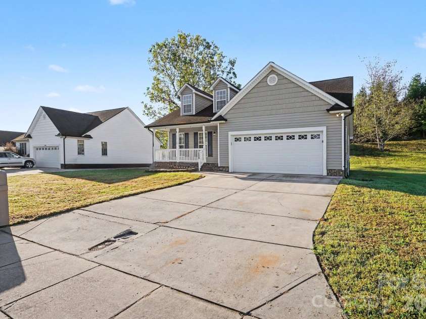 5220 Hildreth Court, Concord, NC 28025.  MLS# CAR4433087, YatesRealty ID 56407. 