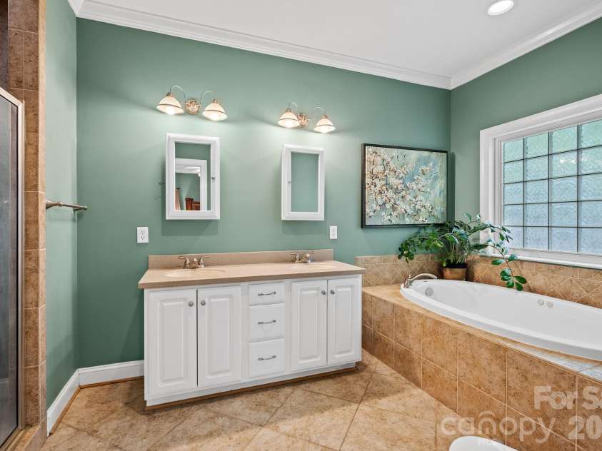15 Hope Road, Weaverville, NC 28787.  MLS# CAR4430000, YatesRealty ID 56408. 