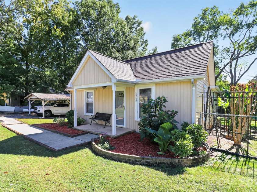 502 23rd Street, Kannapolis, NC 28083.  MLS# CAR4434121, YatesRealty ID 56409. 
