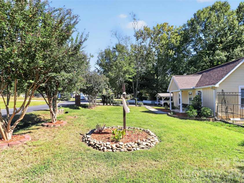 502 23rd Street, Kannapolis, NC 28083.  MLS# CAR4434121, YatesRealty ID 56409. 