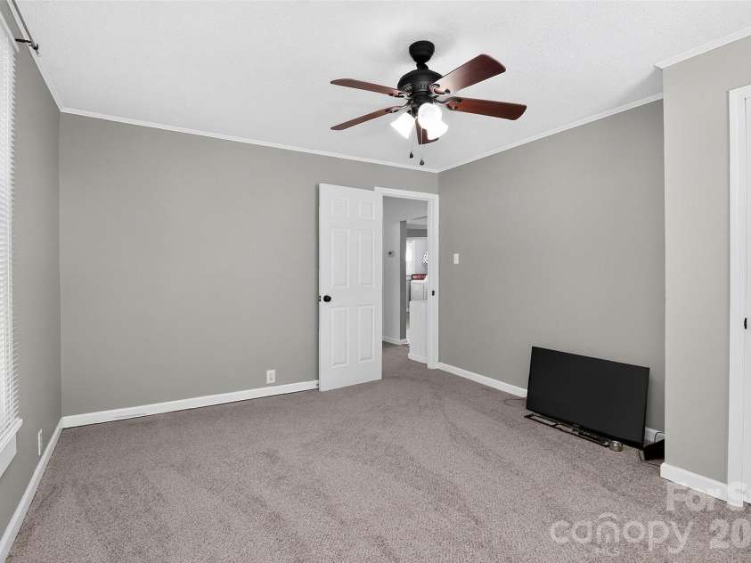 502 23rd Street, Kannapolis, NC 28083.  MLS# CAR4434121, YatesRealty ID 56409. 