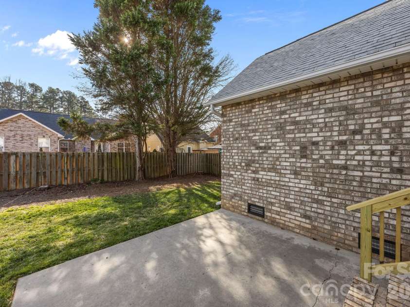 115 Birkdale Drive, Salisbury, NC 28144.  MLS# CAR4334479, YatesRealty ID 5641. 
