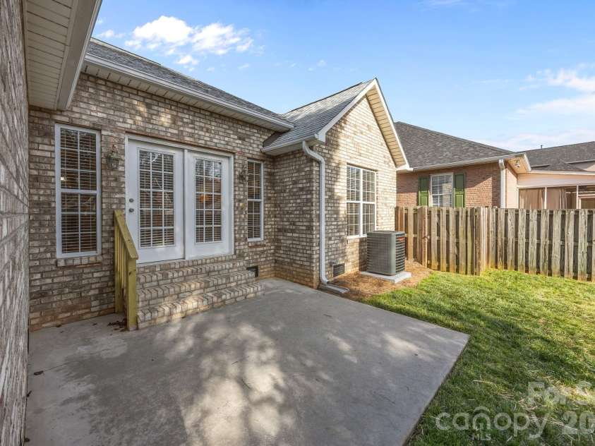 115 Birkdale Drive, Salisbury, NC 28144.  MLS# CAR4334479, YatesRealty ID 5641. 