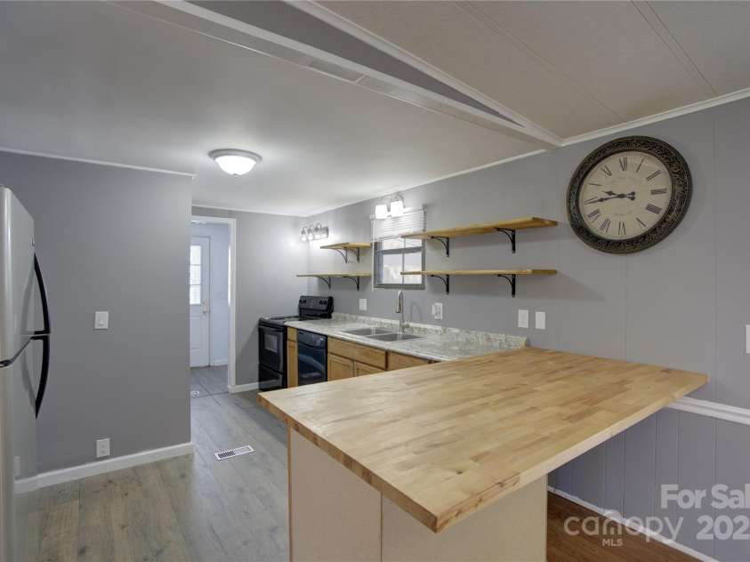 13 Woodscape Drive, Mills River, NC 29323.  MLS# CAR4239236, YatesRealty ID 5641. 