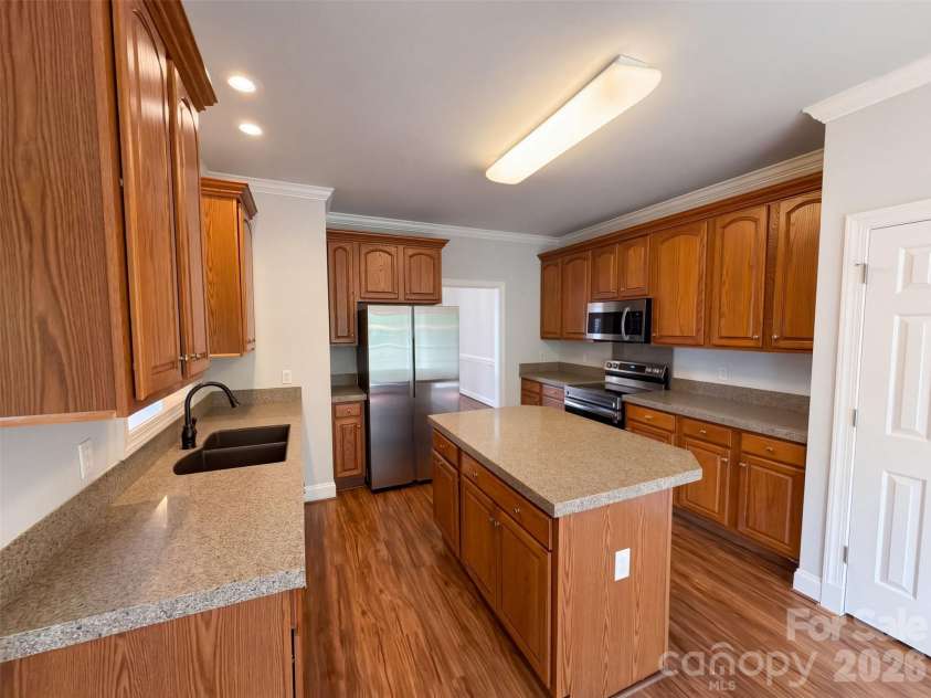 5102 Summerell Avenue, Gastonia, NC 28056.  MLS# CAR4434333, YatesRealty ID 56410. 