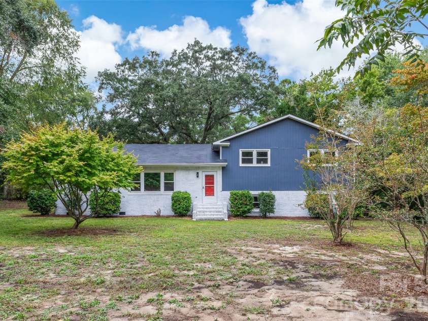 929 Leonard Street, Southport, NC 28461.  MLS# CAR4432785, YatesRealty ID 56415. 