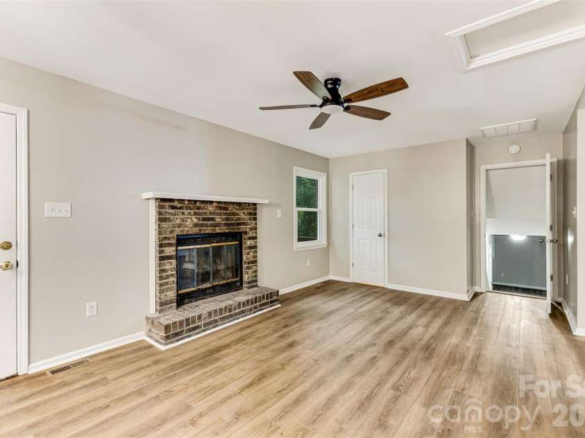 929 Leonard Street, Southport, NC 28461.  MLS# CAR4432785, YatesRealty ID 56415. 