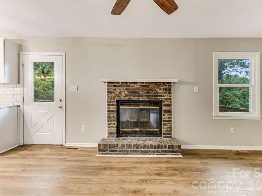 929 Leonard Street, Southport, NC 28461.  MLS# CAR4432785, YatesRealty ID 56415. 