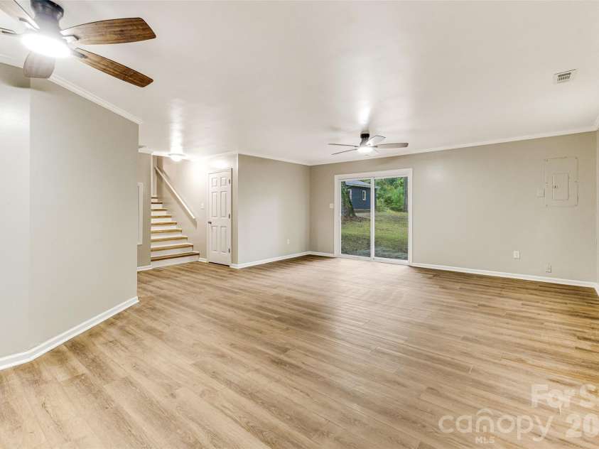 929 Leonard Street, Southport, NC 28461.  MLS# CAR4432785, YatesRealty ID 56415. 