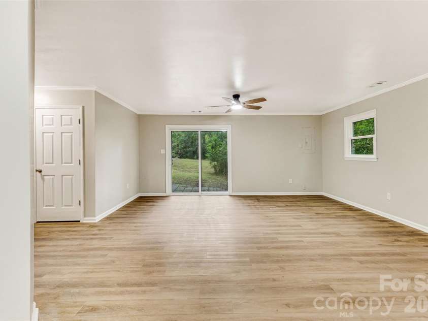929 Leonard Street, Southport, NC 28461.  MLS# CAR4432785, YatesRealty ID 56415. 