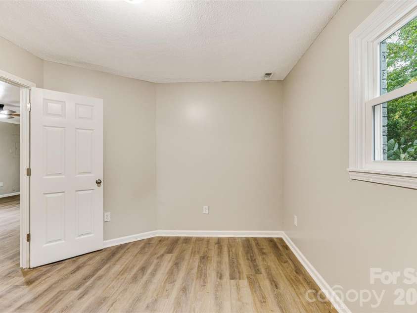 929 Leonard Street, Southport, NC 28461.  MLS# CAR4432785, YatesRealty ID 56415. 