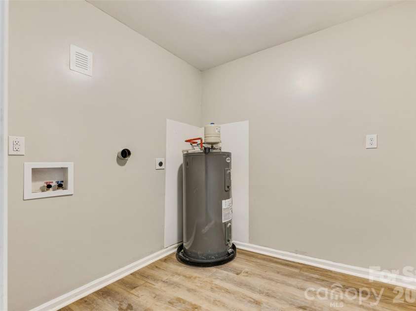 929 Leonard Street, Southport, NC 28461.  MLS# CAR4432785, YatesRealty ID 56415. 