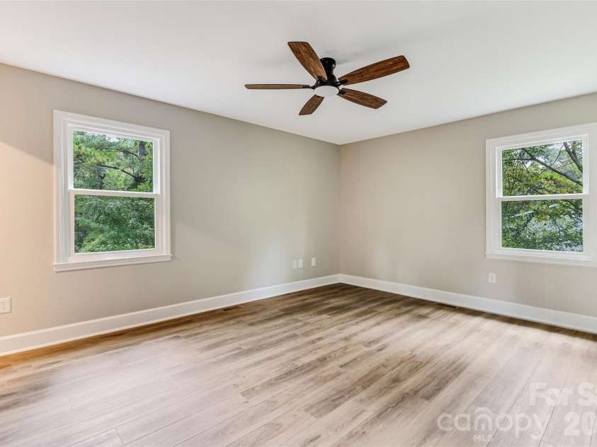 929 Leonard Street, Southport, NC 28461.  MLS# CAR4432785, YatesRealty ID 56415. 