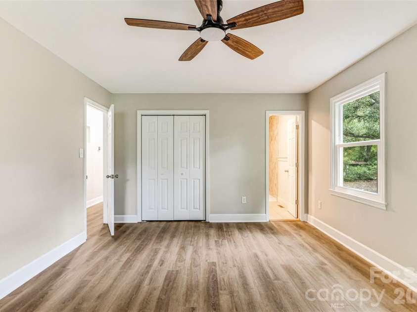 929 Leonard Street, Southport, NC 28461.  MLS# CAR4432785, YatesRealty ID 56415. 