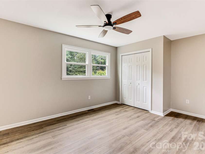 929 Leonard Street, Southport, NC 28461.  MLS# CAR4432785, YatesRealty ID 56415. 