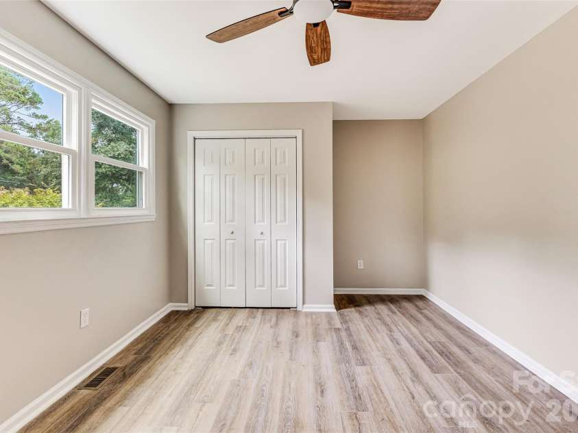 929 Leonard Street, Southport, NC 28461.  MLS# CAR4432785, YatesRealty ID 56415. 