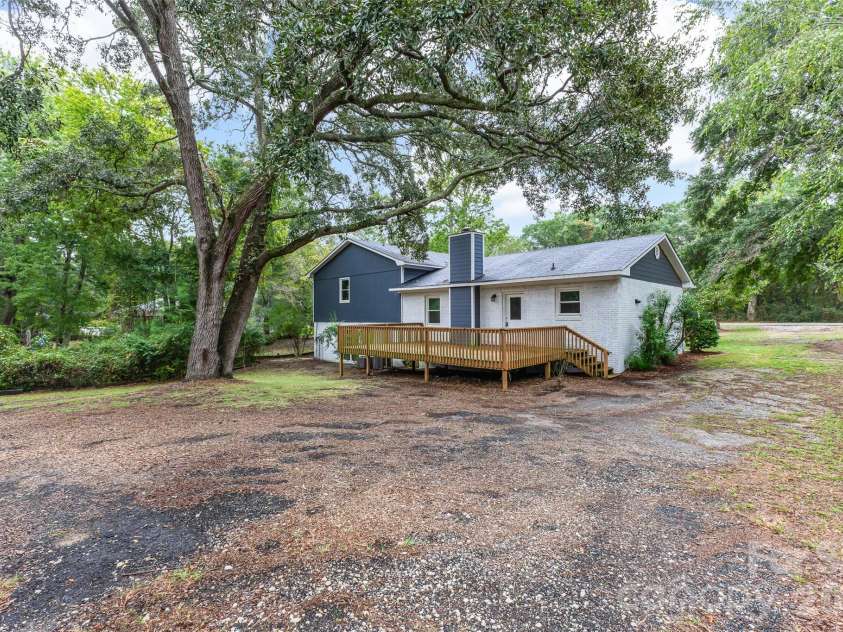 929 Leonard Street, Southport, NC 28461.  MLS# CAR4432785, YatesRealty ID 56415. 