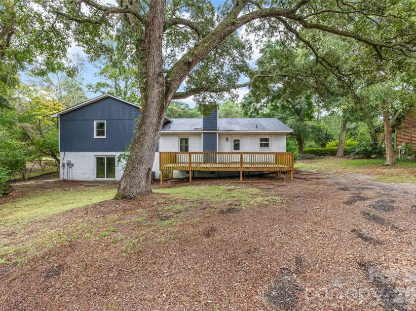 929 Leonard Street, Southport, NC 28461.  MLS# CAR4432785, YatesRealty ID 56415. 