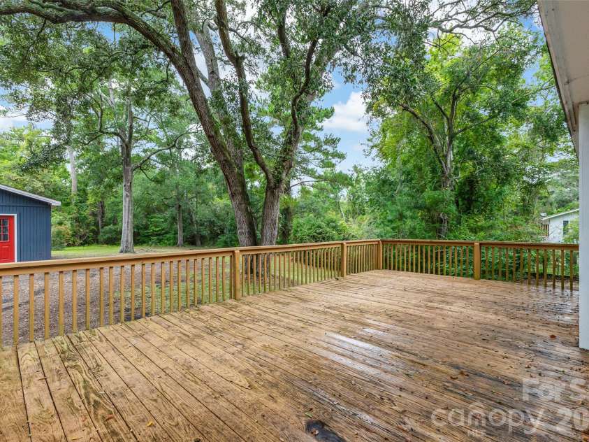 929 Leonard Street, Southport, NC 28461.  MLS# CAR4432785, YatesRealty ID 56415. 