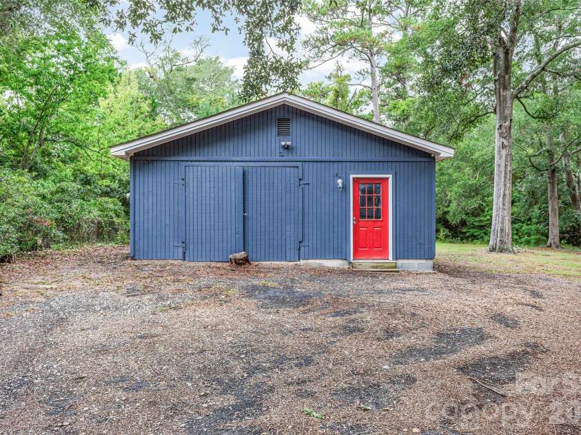 929 Leonard Street, Southport, NC 28461.  MLS# CAR4432785, YatesRealty ID 56415. 