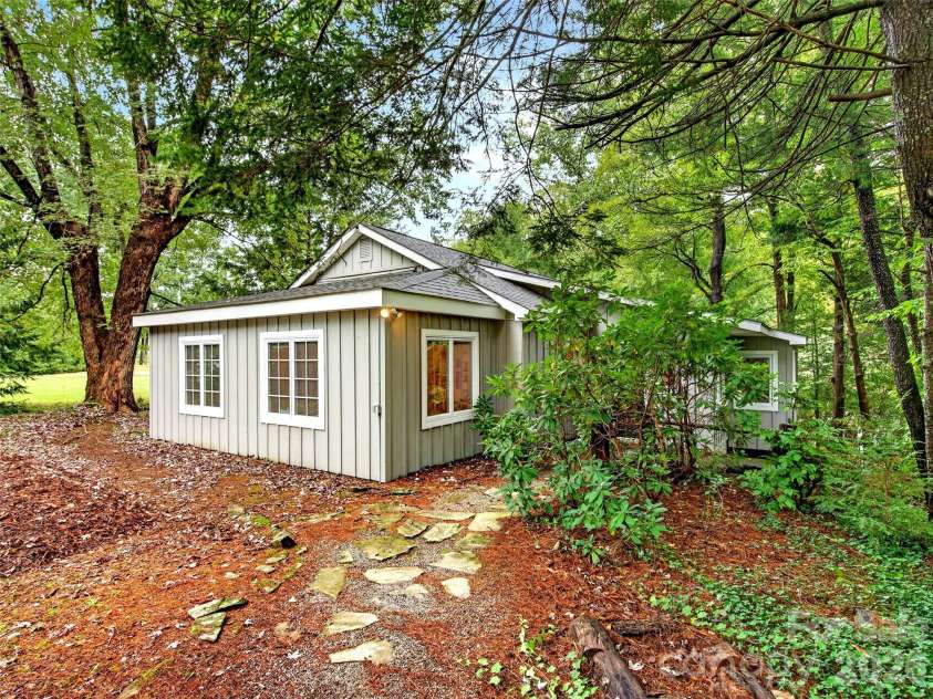 138 Gowan Point, Marion, NC 28752.  MLS# CAR4434012, YatesRealty ID 56416. 