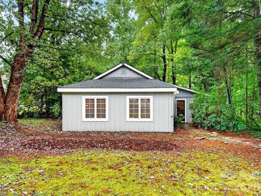 138 Gowan Point, Marion, NC 28752.  MLS# CAR4434012, YatesRealty ID 56416. 