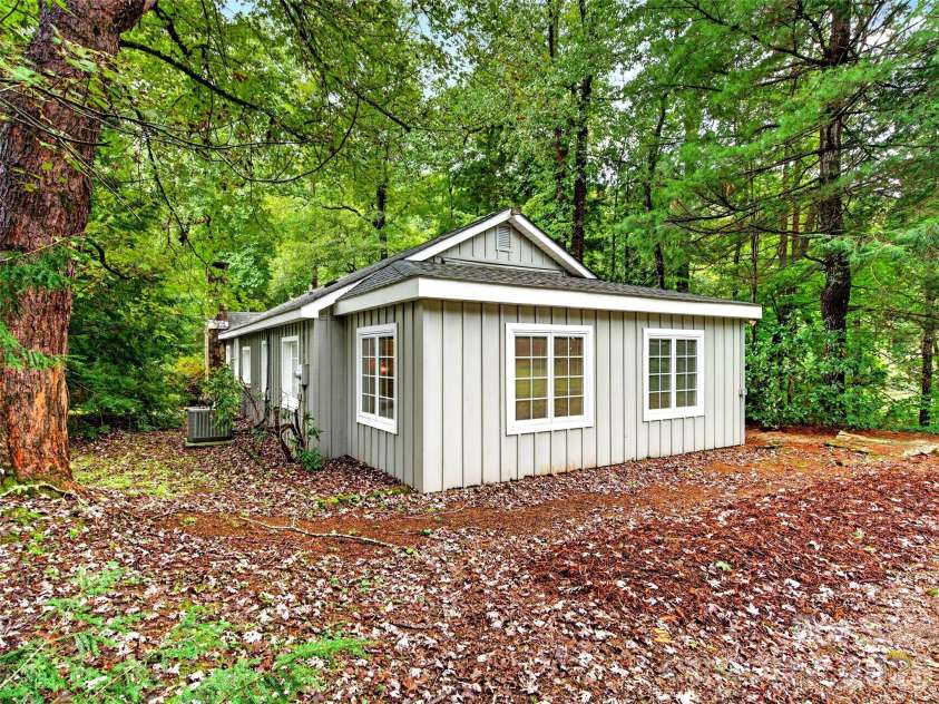 138 Gowan Point, Marion, NC 28752.  MLS# CAR4434012, YatesRealty ID 56416. 