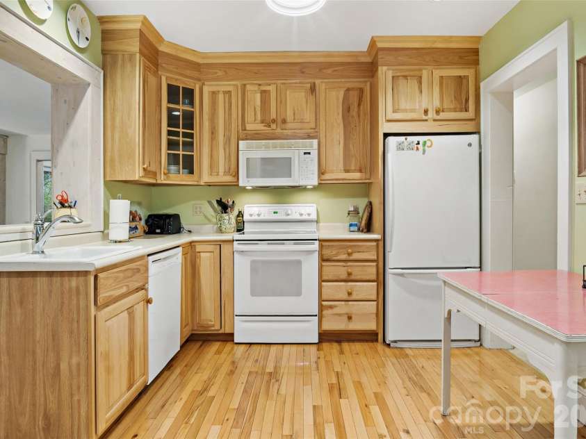138 Gowan Point, Marion, NC 28752.  MLS# CAR4434012, YatesRealty ID 56416. 