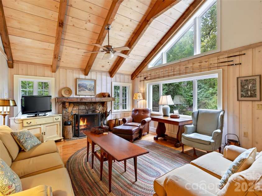 138 Gowan Point, Marion, NC 28752.  MLS# CAR4434012, YatesRealty ID 56416. 