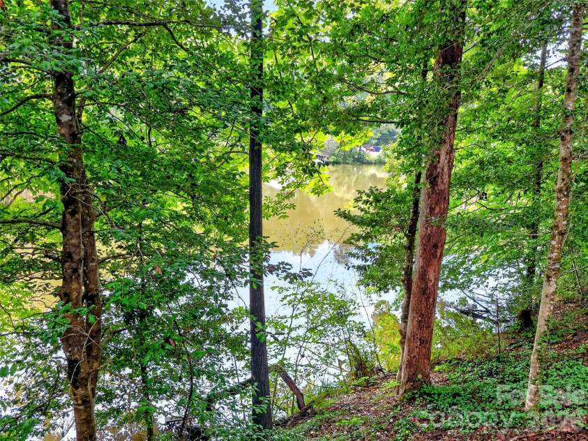 138 Gowan Point, Marion, NC 28752.  MLS# CAR4434012, YatesRealty ID 56416. 