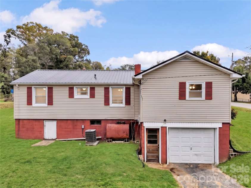 280 Mingus Street, Canton, NC 28716.  MLS# CAR4434335, YatesRealty ID 56417. 