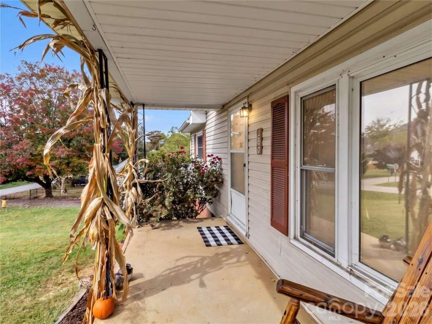 280 Mingus Street, Canton, NC 28716.  MLS# CAR4434335, YatesRealty ID 56417. 