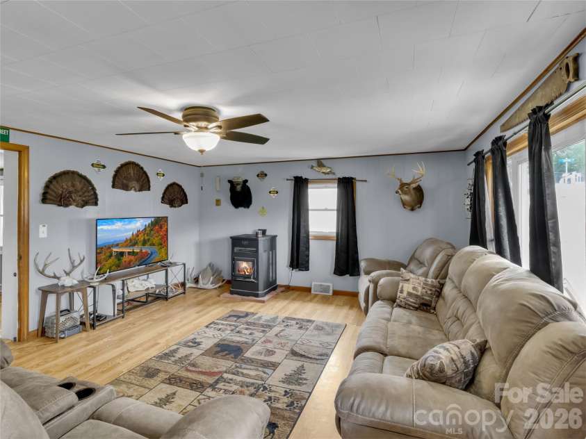 280 Mingus Street, Canton, NC 28716.  MLS# CAR4434335, YatesRealty ID 56417. 
