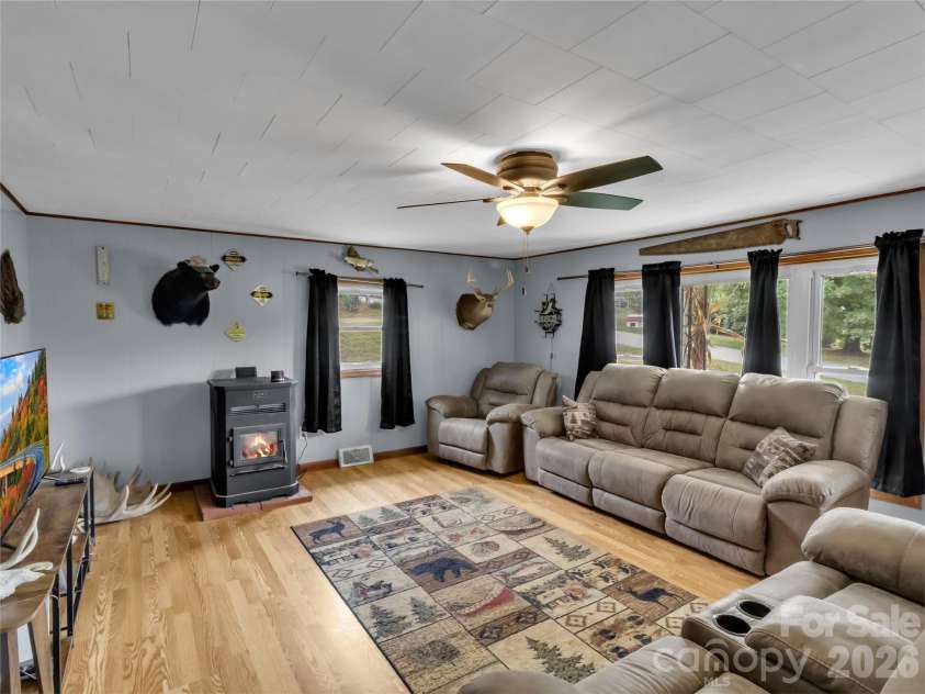 280 Mingus Street, Canton, NC 28716.  MLS# CAR4434335, YatesRealty ID 56417. 