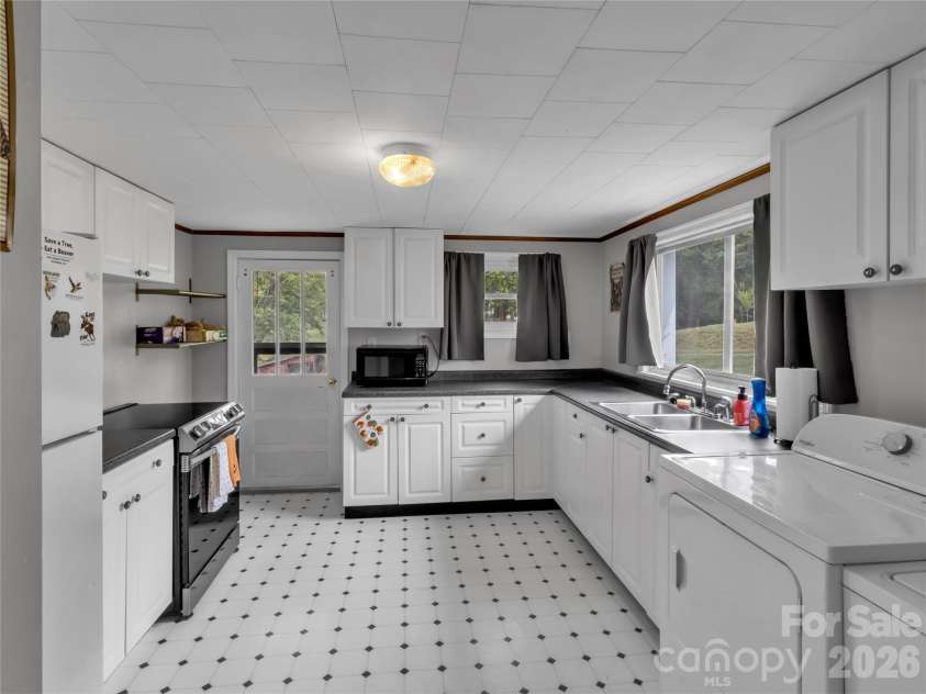280 Mingus Street, Canton, NC 28716.  MLS# CAR4434335, YatesRealty ID 56417. 