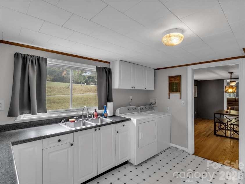 280 Mingus Street, Canton, NC 28716.  MLS# CAR4434335, YatesRealty ID 56417. 