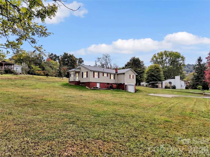 280 Mingus Street, Canton, NC 28716.  MLS# CAR4434335, YatesRealty ID 56417. 