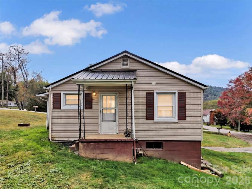 280 Mingus Street, Canton, NC 28716.  MLS# CAR4434335, YatesRealty ID 56417. 