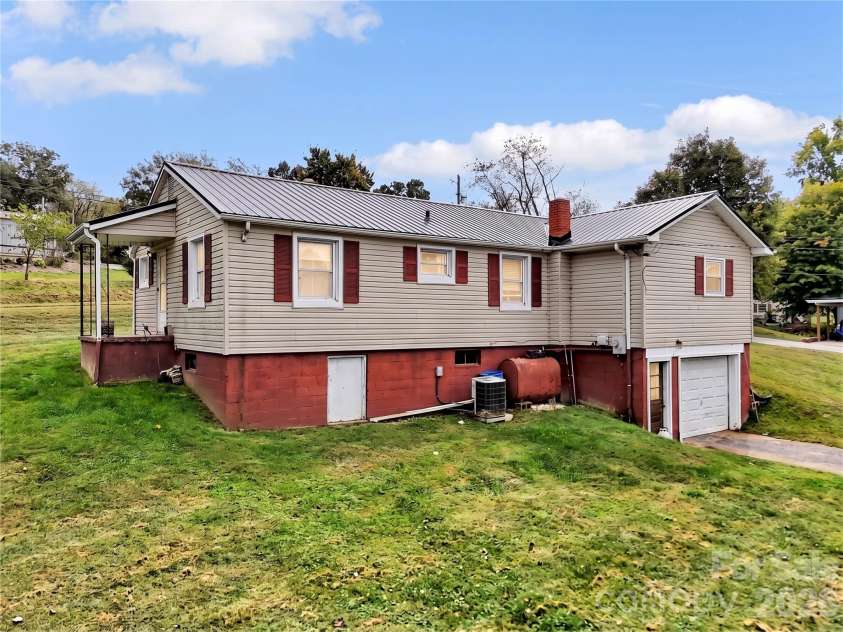 280 Mingus Street, Canton, NC 28716.  MLS# CAR4434335, YatesRealty ID 56417. 