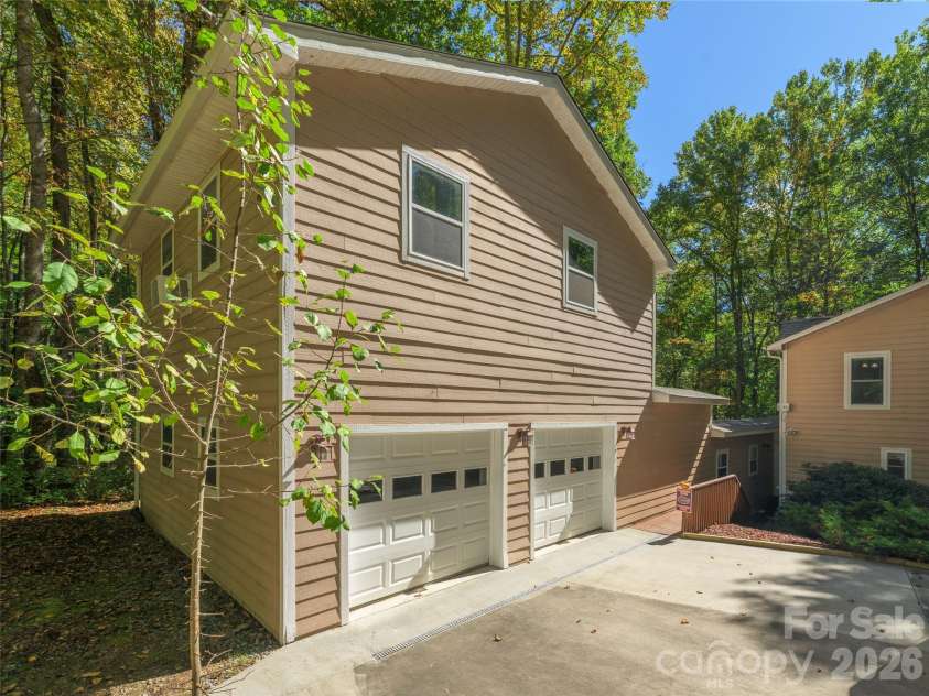 222 Serenity Drive, Waynesville, NC 28785.  MLS# CAR4433112, YatesRealty ID 56418. 