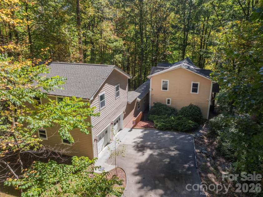 222 Serenity Drive, Waynesville, NC 28785.  MLS# CAR4433112, YatesRealty ID 56418. 