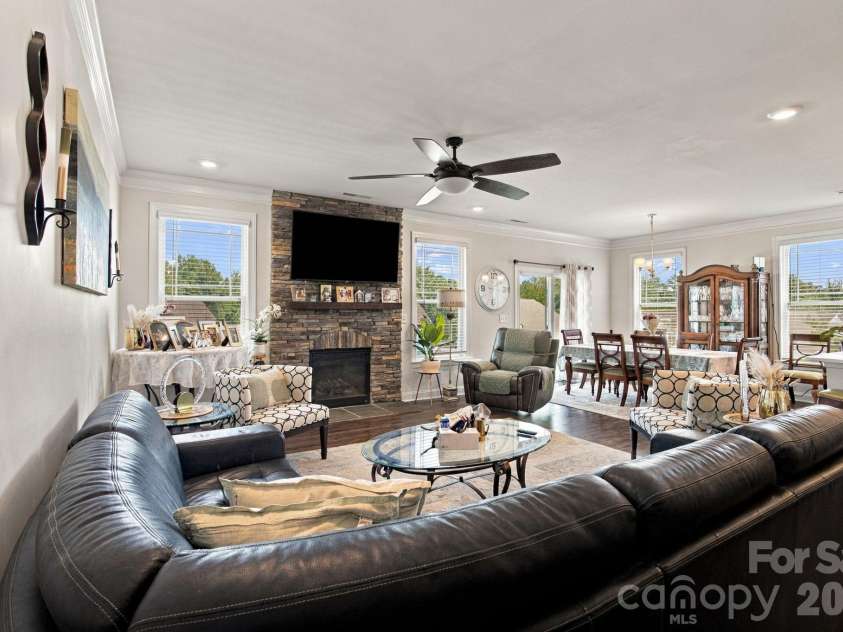 180 Longleaf Drive, Mooresville, NC 28117.  MLS# CAR4425450, YatesRealty ID 56419. 