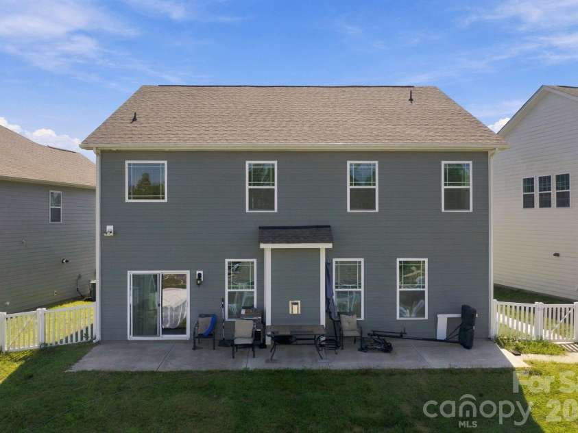 180 Longleaf Drive, Mooresville, NC 28117.  MLS# CAR4425450, YatesRealty ID 56419. 